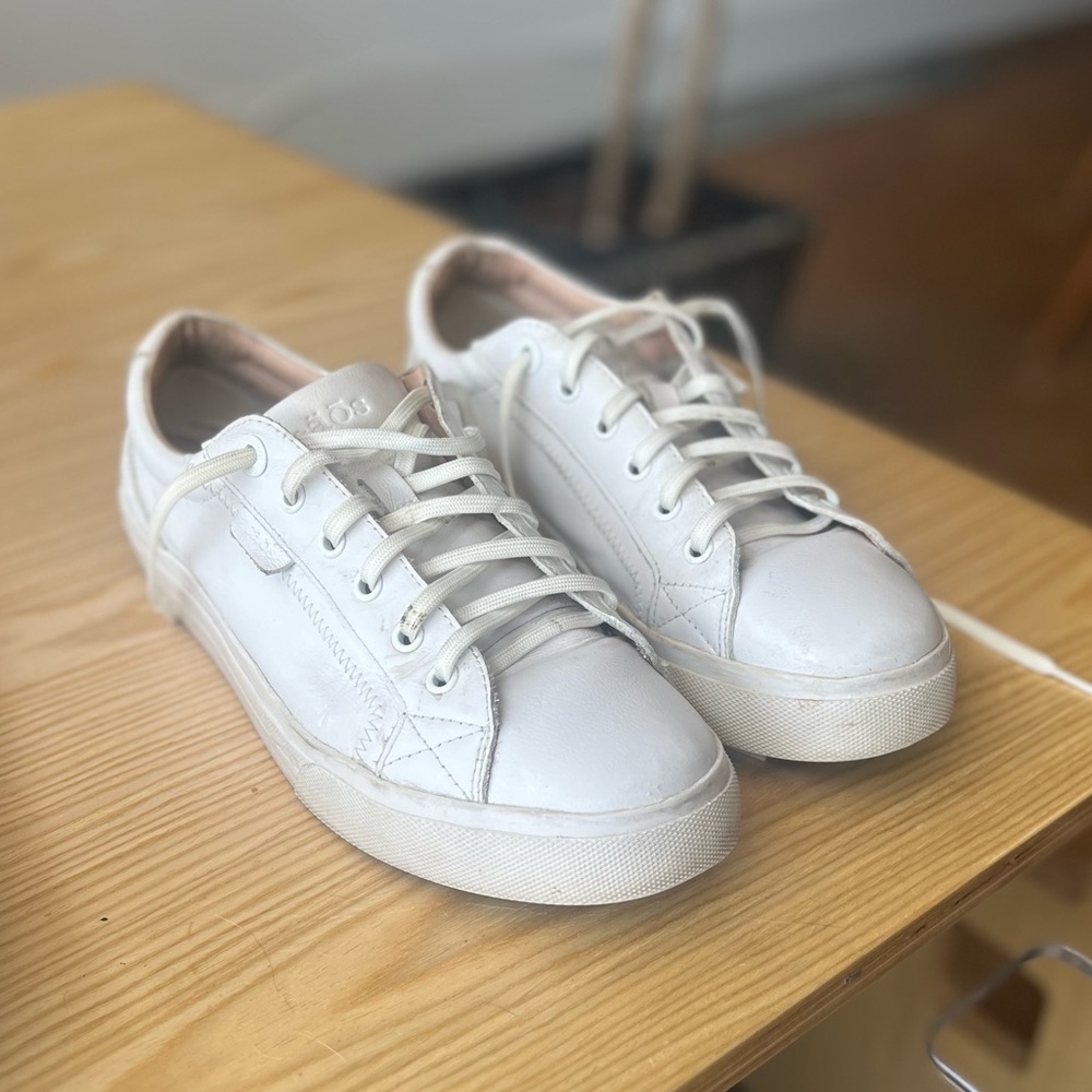 Taos Footwear White Low-Top Leather Sneakers
